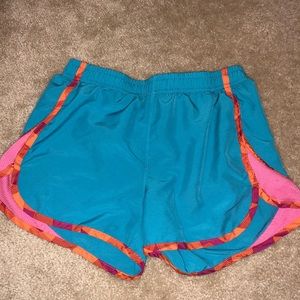 Size Youth Lrg/Women’s XS Under Armor Shorts